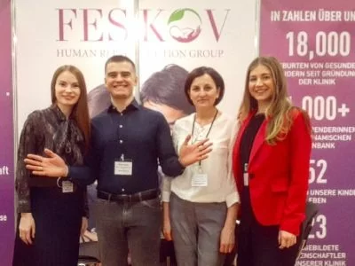 我们参观了柏林的一个展览 我们参观了柏林的一个展览